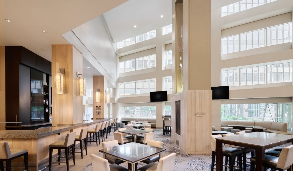 Lobby bar at Swissôtel Chicago