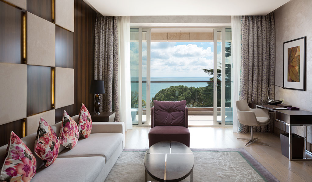 Signature Suite Sea View at Swissotel Kamelia