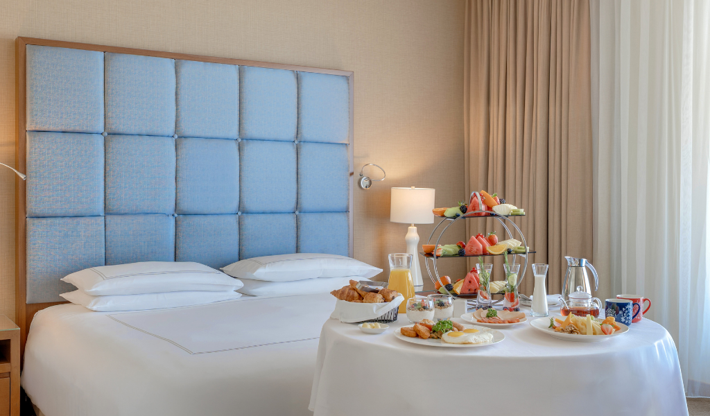 Deluxe Twin Room at Swissotel Al Ghurair