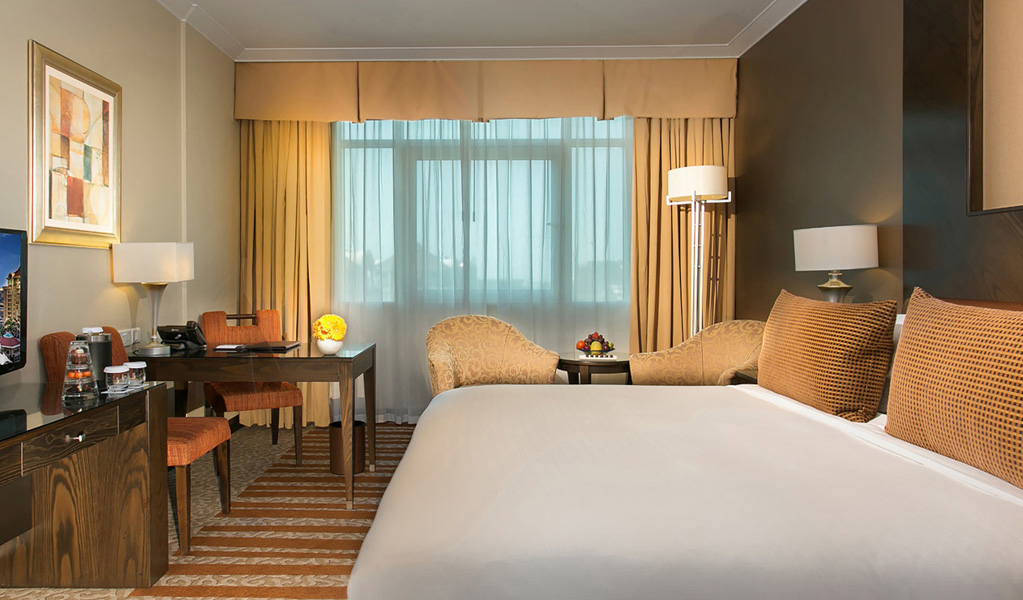 Swiss Executive King Room at Swissotel Al Murooj 