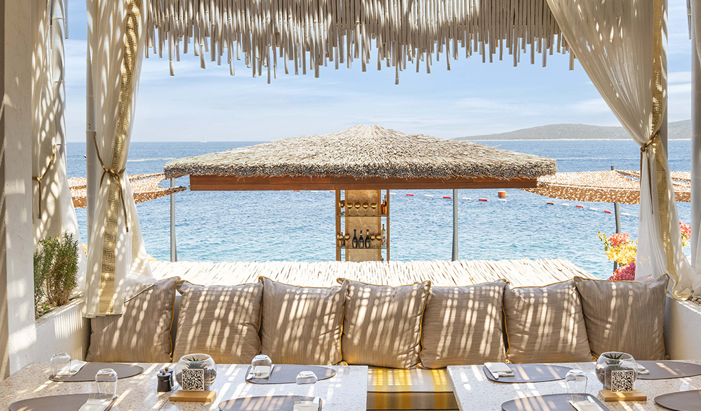 Fournos Beach & Greek Restaurant